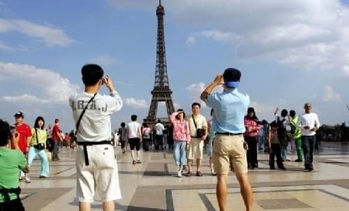 Chinese tourists in Paris