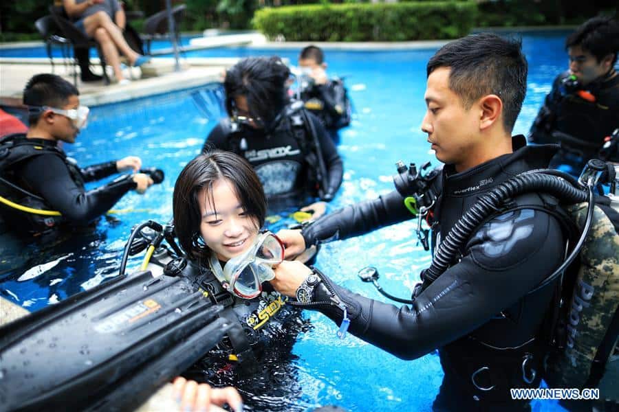 Chinese scuba divers